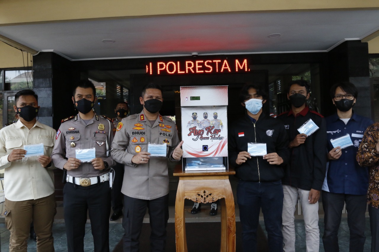 Pertama Di Indonesia Polresta Malang Kota Luncurkan Dispenser Masker