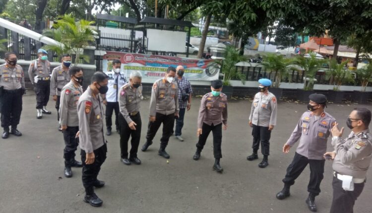 Team Asistensi KTJ dari Polda Metro Jaya saat mengunjungi Mapolsek Bekasi Kota pada Senin (21/06)