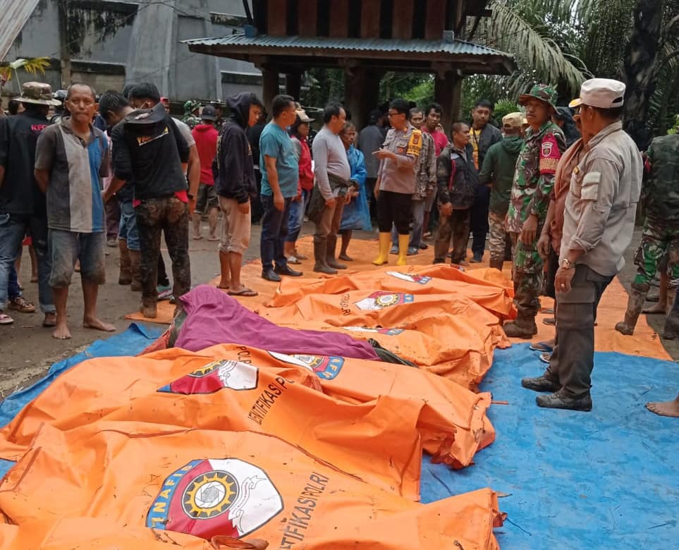 Sebanyak 14 Orang Meninggal Akibat Tanah Longsor Di Tana Toraja ...